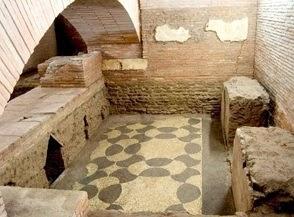 I sotterranei di San Lorenzo in Lucina e i resti della meridiana di Augusto