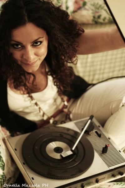 Daria Venuto, tutte le sfumature del pop dal vivo al Barnum Seminteatro