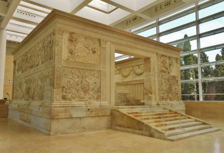 L'ARA PACIS DI NOTTE