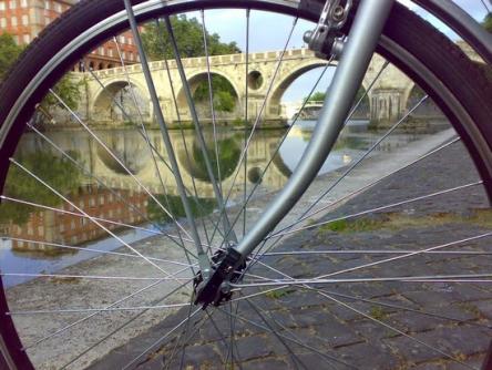 NOVITA' Tour in bici: Passeggiando lungo il Tevere da Ponte Marconi a Ponte Milvio