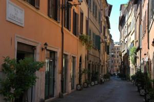 Andar per vicoli intorno a via dei Coronari