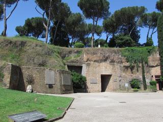 Il Mausoleo delle Fosse Ardeatine: emozioni, storia e ricordi