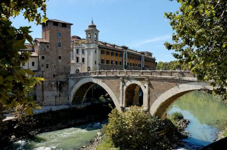 L'Isola Tiberina: le leggende, i miti, la storia della nascita di Roma