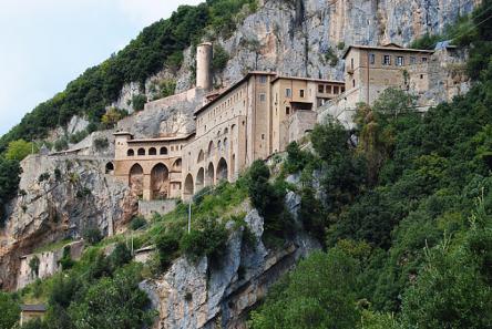 Subiaco, il monte, il lago, la grotta e i monasteri di San Benedetto