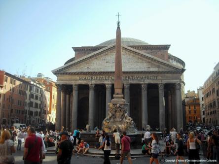 Andar per vicoli intorno al Pantheon