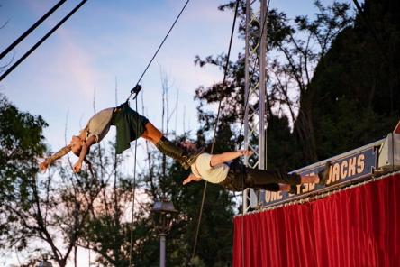 ALLA LUCE DEL SOLE. Il circo contemporaneo a Villaggio De Sanctis