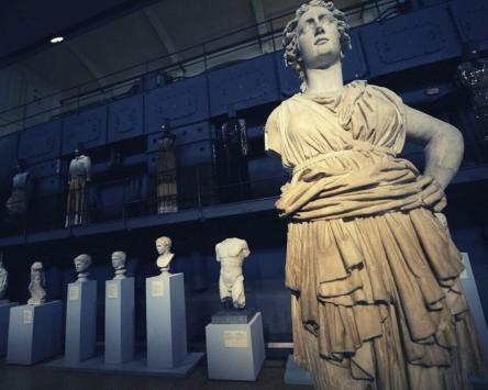 Dei e macchine alla Centrale Montemartini