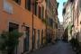Andar per vicoli intorno a via dei Coronari